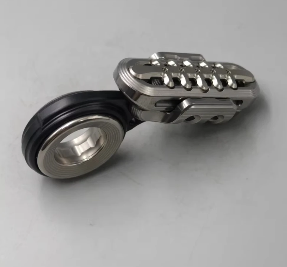 تستخدم EDC Play Wu Le Zhi التيتانيوم الصلب العظام + العين الاصطناعية مجموعة ألعاب الضغط