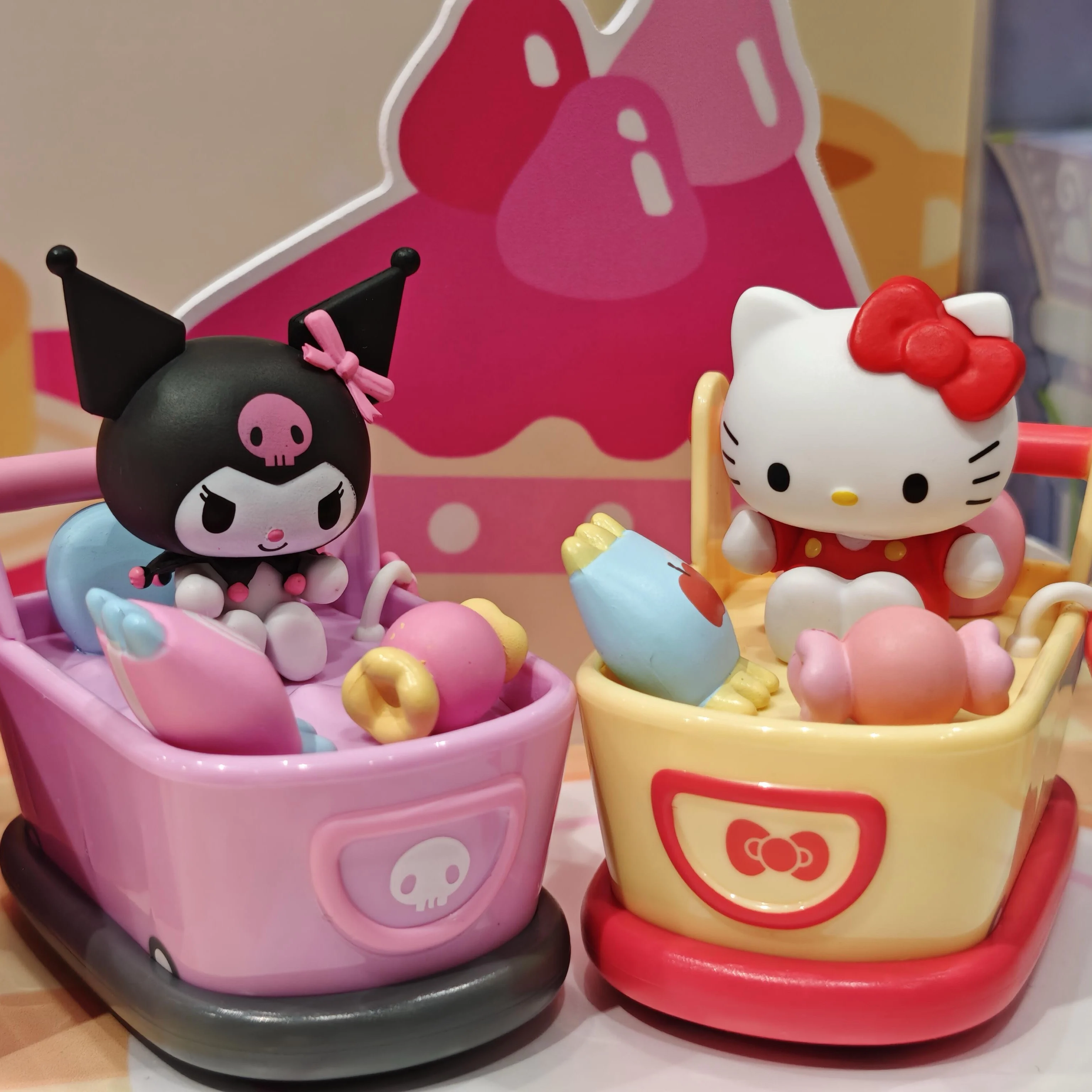 

Genuine Sanrio family snacks bumper car series blind box trendy toys ornaments figure gifts desktop toys cute kulomi hello kitty