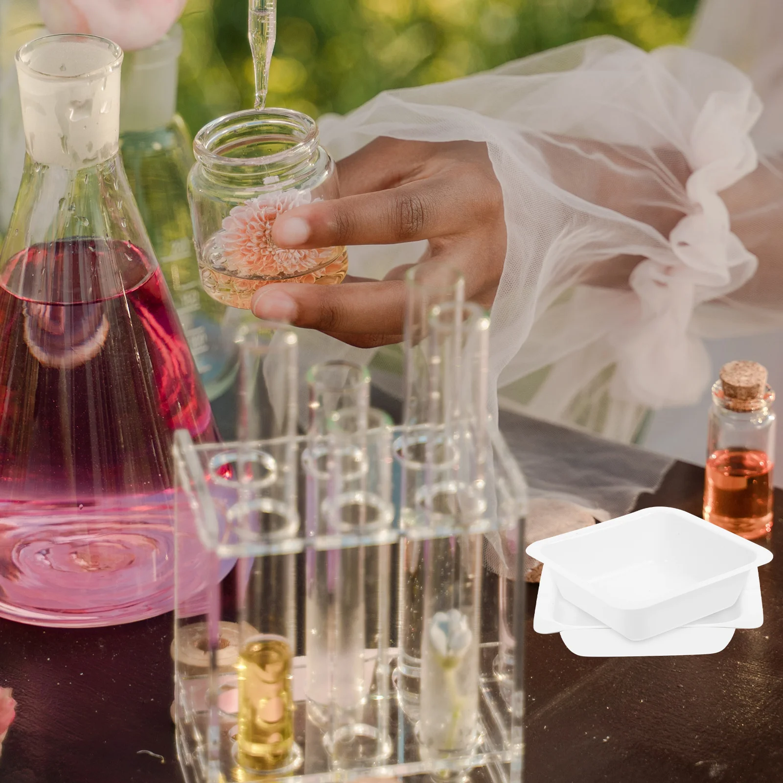 

20Pcs Weighing Boats Plastic Anti-Static Disposable Lightweight Weigh Plates for Laboratory Gems Powders Liquids Measuring Tray