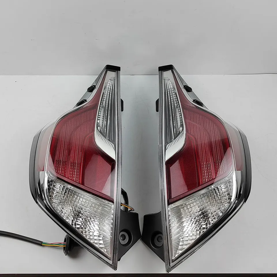8155152D00 A Pair Car Taillight For Toyota Aqua NHP10 NHP10H