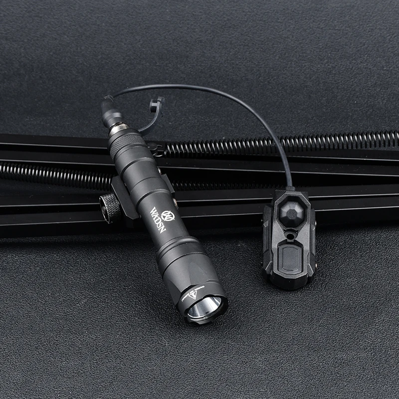 WADSN linterna táctica blanca con interruptor de presión para riel20mm - imagen 5