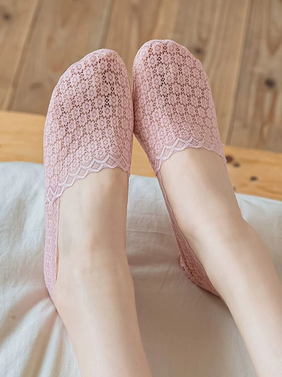 5 أزواج من الجوارب النسائية العصرية غير المرئية ذات الفم الضحل القابلة للتنفس بلون سادة وزهر البرقوق والدانتيل القصير