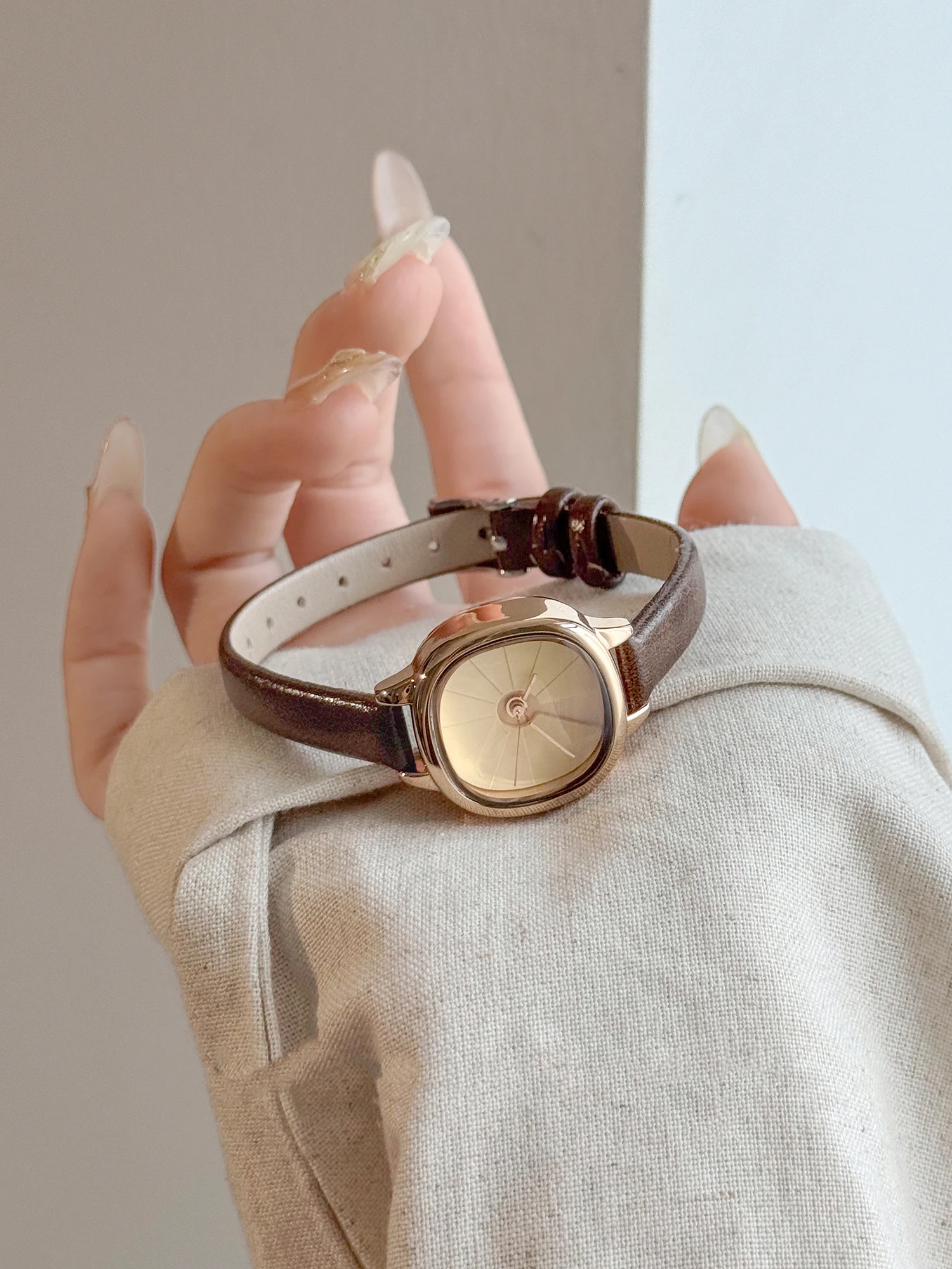 

GEDI NEW Minimalist Luxury Watches for Women Square Sugar Strap Quartz Ladies' Watch Professional Workplace Style