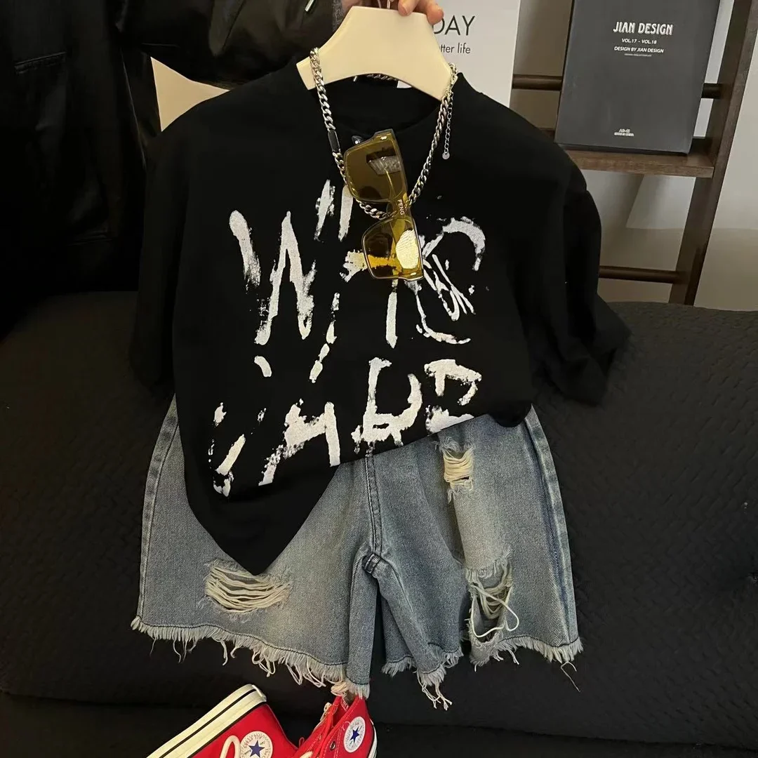 Children's Summer Set Fashionable 2026 New Boys' Graffiti Round Neck Short sleeved T-shirt+Piercing Cowboy Shorts Two-piece Set