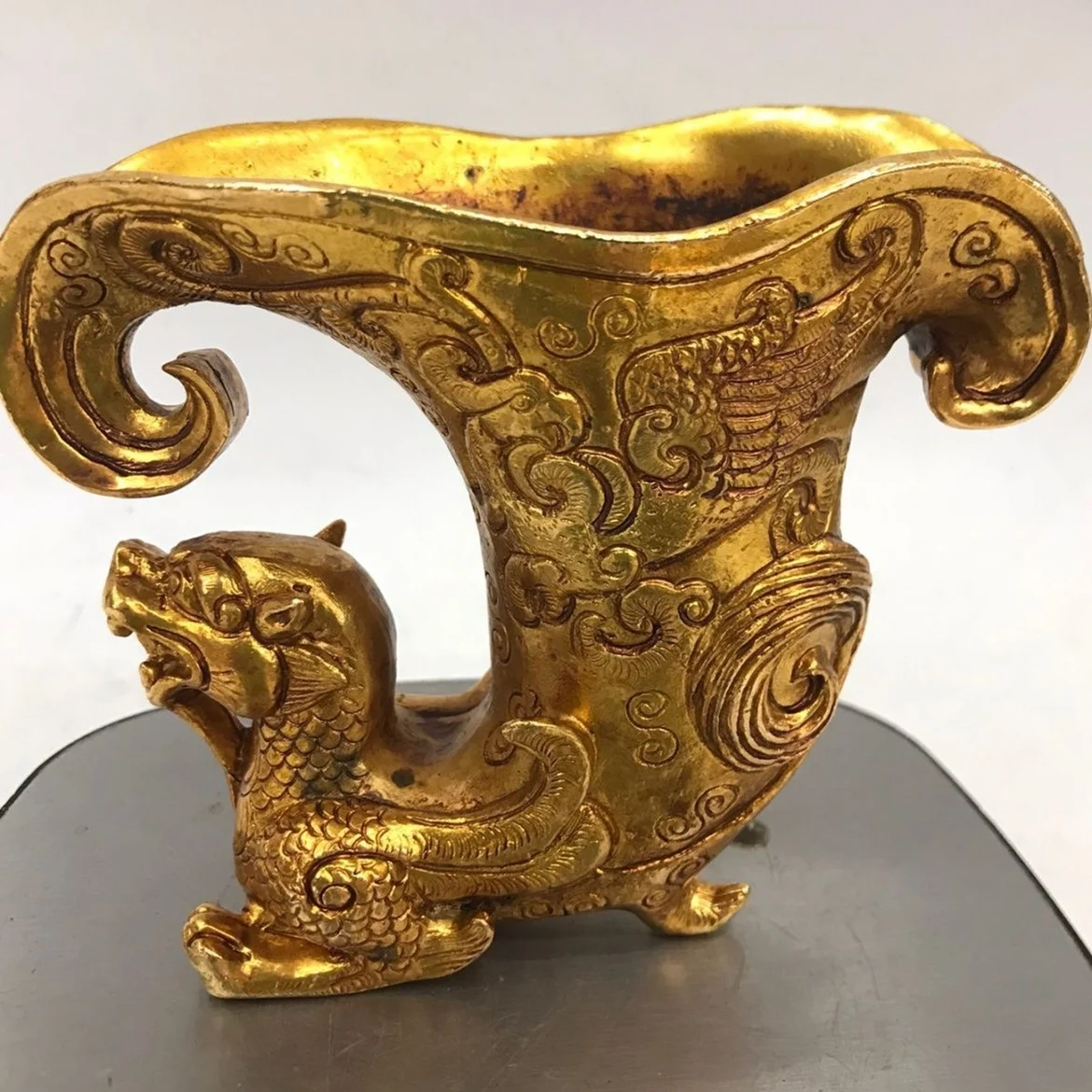 

Antique gilt bronze ware auspicious beast ancient wine cup water cup tea ceremony tea pet ornament desktop decoration viewing re