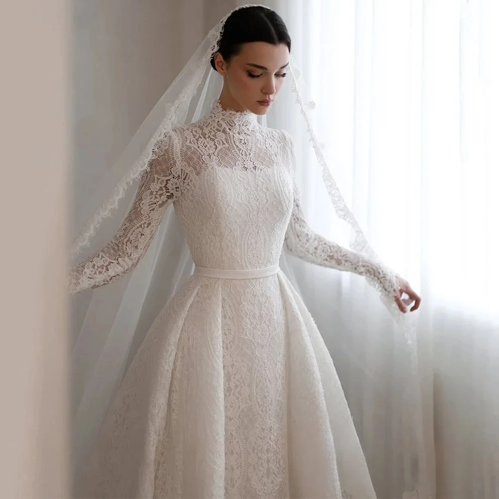 فستان زفاف فاخر مخصص برقبة عالية وأكمام طويلة ذيل محكمة فيستدو دي نويفا فستان زفاف دانتيل عربي تصميم خط