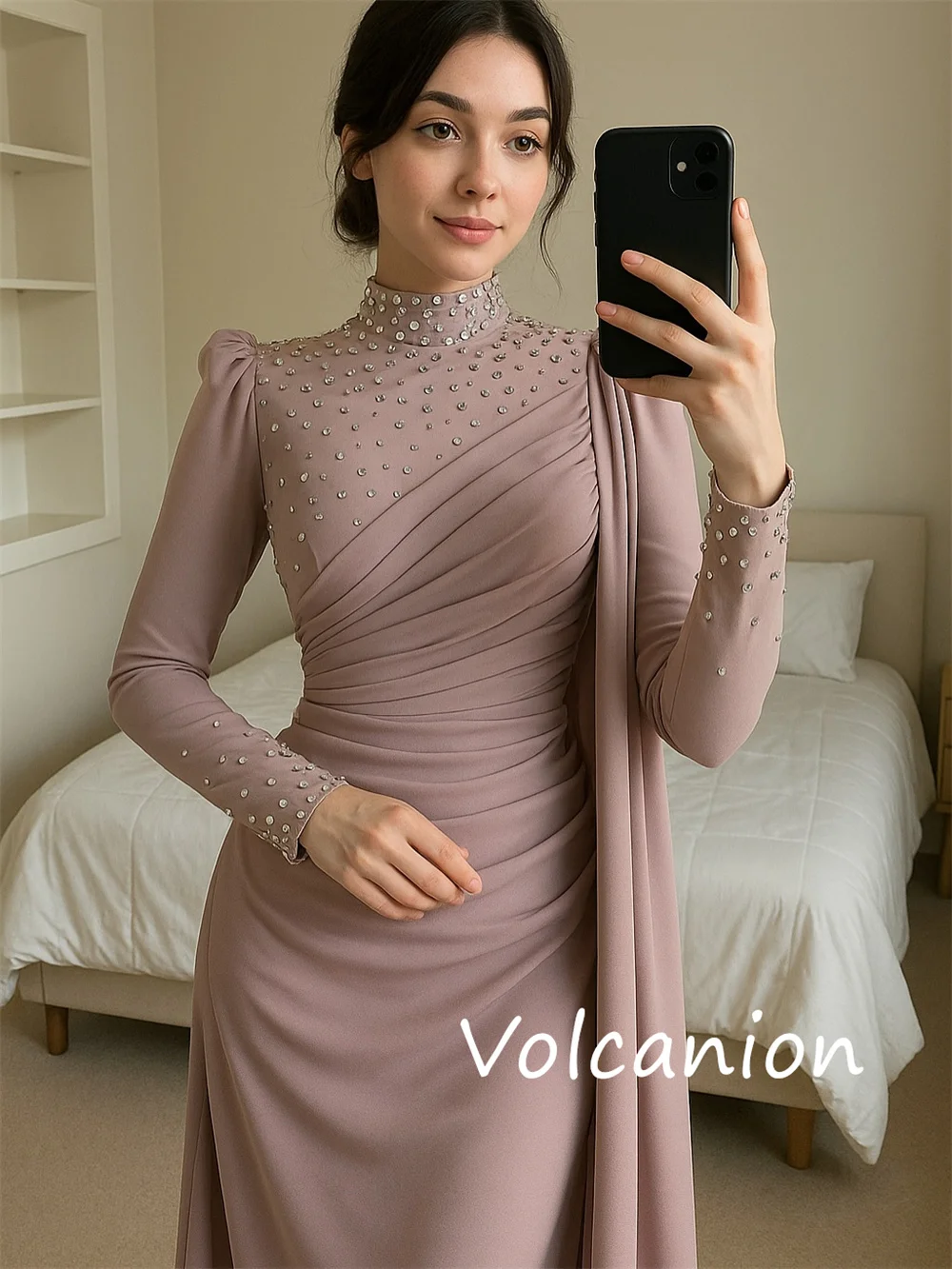 ที่กําหนดเองแฟชั่นเจอร์ซีย์ประดับด้วยเลื่อมจีบ A-Line คอยาวชุด Bespoke โอกาสสไตล์จีน