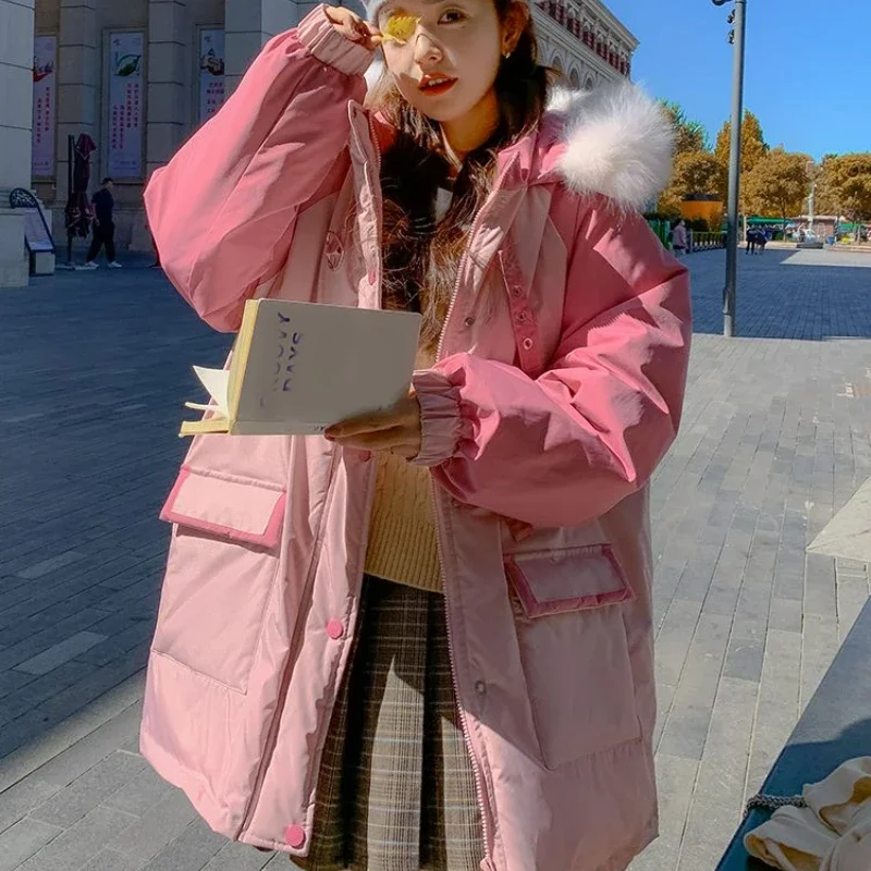 الوردي الأدوات أسفل سترة مبطنة بالقطن المرأة 2024 شتاء نسخة جديدة تصميم فضفاض الشعور زر الحب الصغيرة سترة مبطنة بالقطن