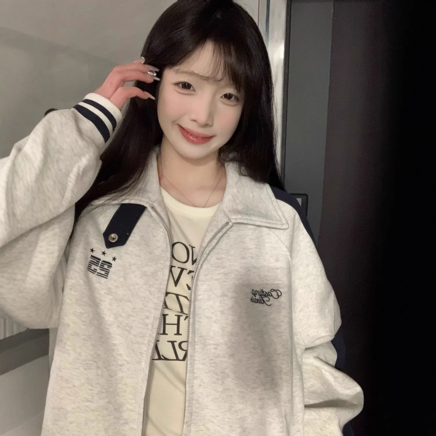 American-Style Trendy Color-Blocked Baseball Jacket With Turn-Down Collar Women, Loose-Fitting, Unique Chic, Suitable For Spring