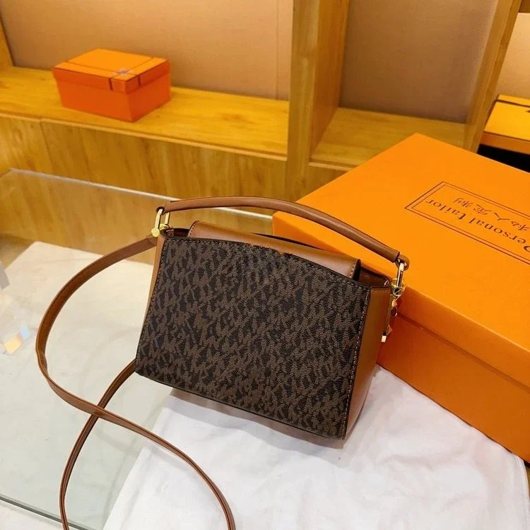 2026 New Niche Trend Messenger Bag Elegant High Sense Portable Shoulder Bag Fashion Casual Commuter Bucket Bag Women