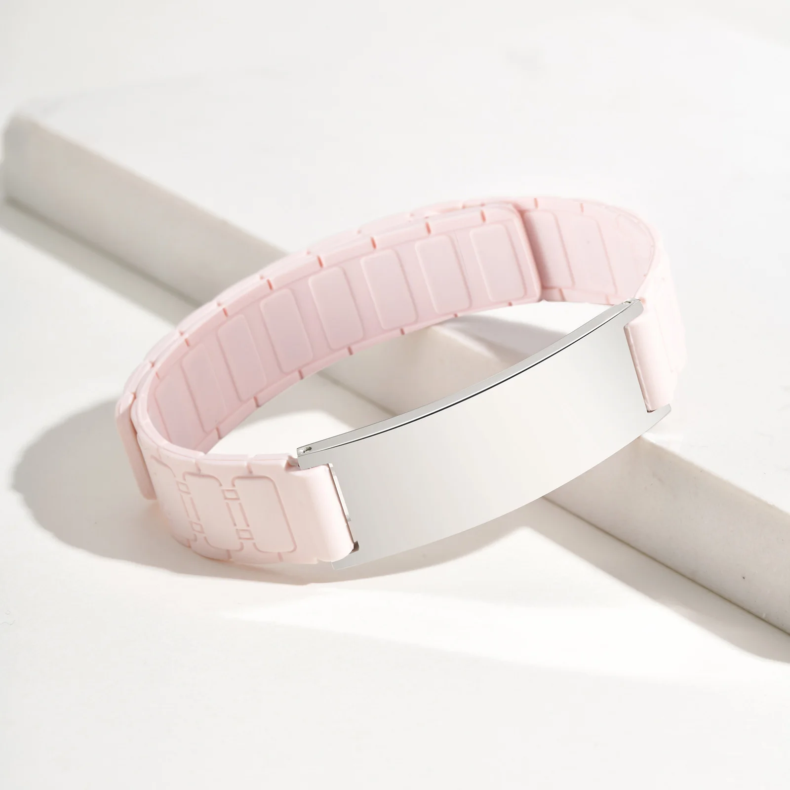 Pulseira magnética de identificação de data com nome personalizado gratuito para mulheres, pulseiras de silicone de aço inoxidável, presentes de joias personalizados