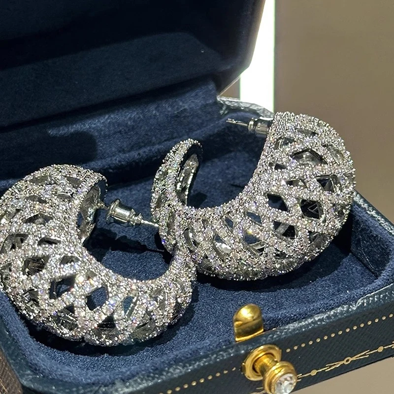 Huitan Schillernde Halbkreis-Creolen mit Hohldesign, Leuchtend Funkelnde Ohr-Accessoires für Frauen, Bezaubernder Partyschmuck – Detail 2