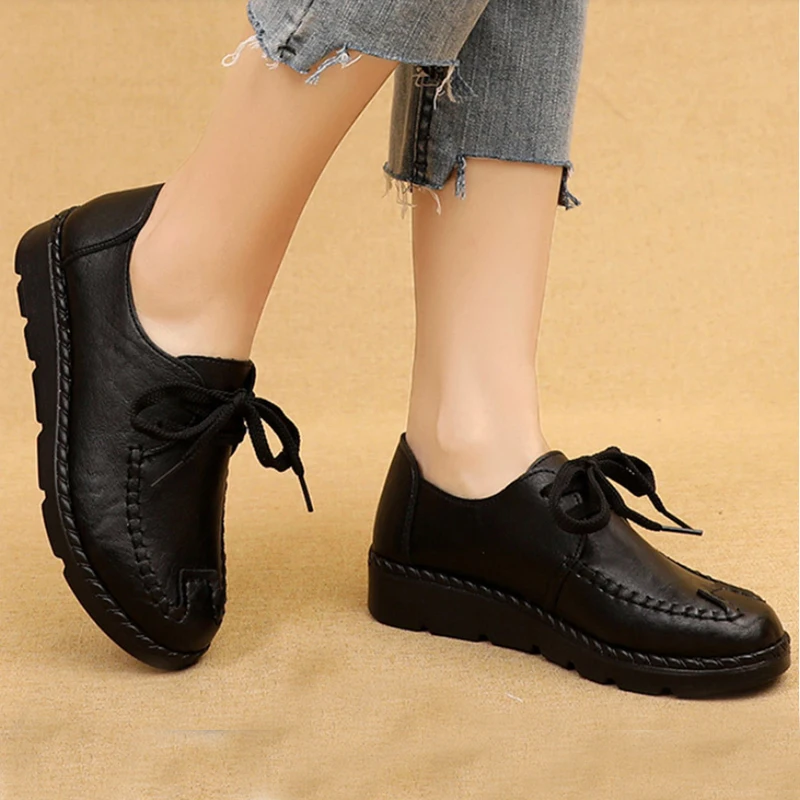 Sepatu kulit wanita, sneaker pantofel Slip on kasual hitam Moccasins nyaman datar