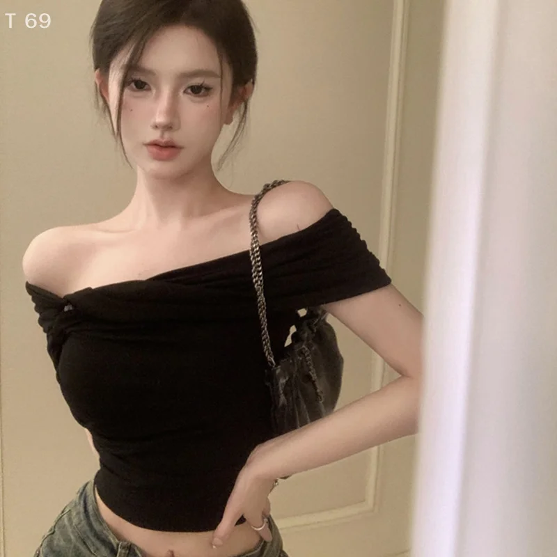 

Women One Shoulder Short Sleeved T-shirt In Summer 2025 New Twist Off Off Shoulder BM Style Spicy Girl Sexy Short Top