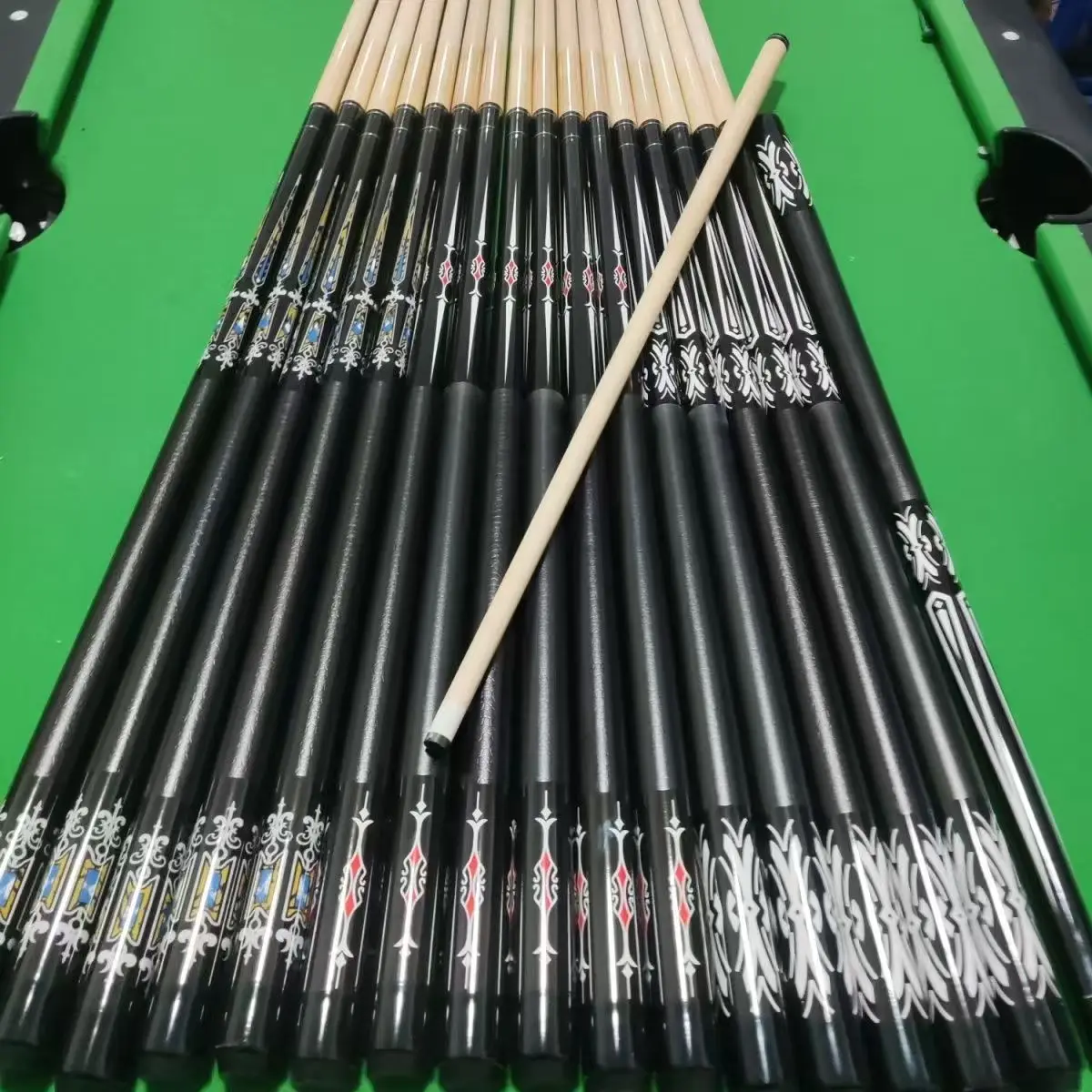 عظة بلياردو من خشب القيقب عالي الجودة مع عمود من ألياف الكربون ومفصل فولاذي 13 مم تصميم خفيف الوزن لحمام السباحة والسنوكر #3