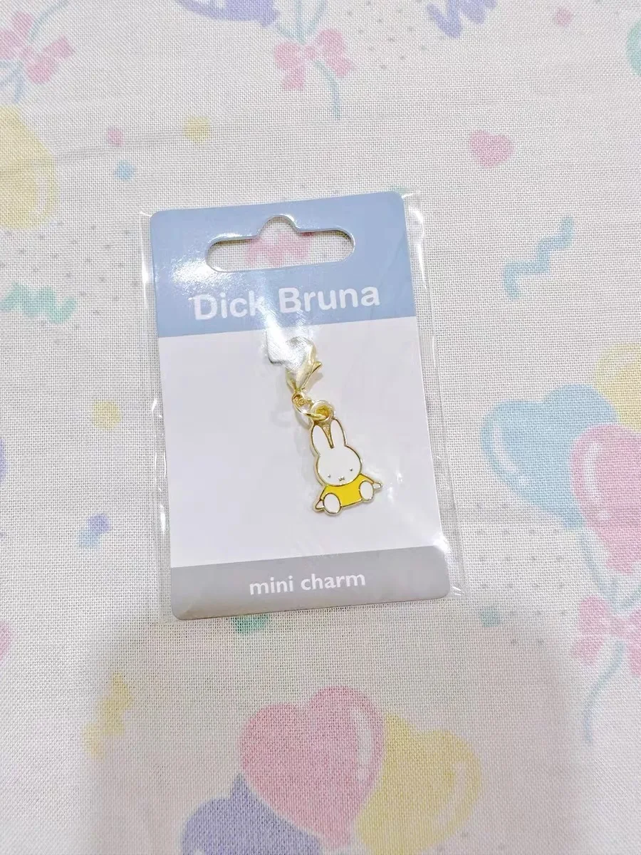 ミッフィーかわいいかわいいキーホルダー小さなペンダントパーソナライズされたクリエイティブな金属カップルの装飾ペンダント女の子の誕生日クリスマスギフト