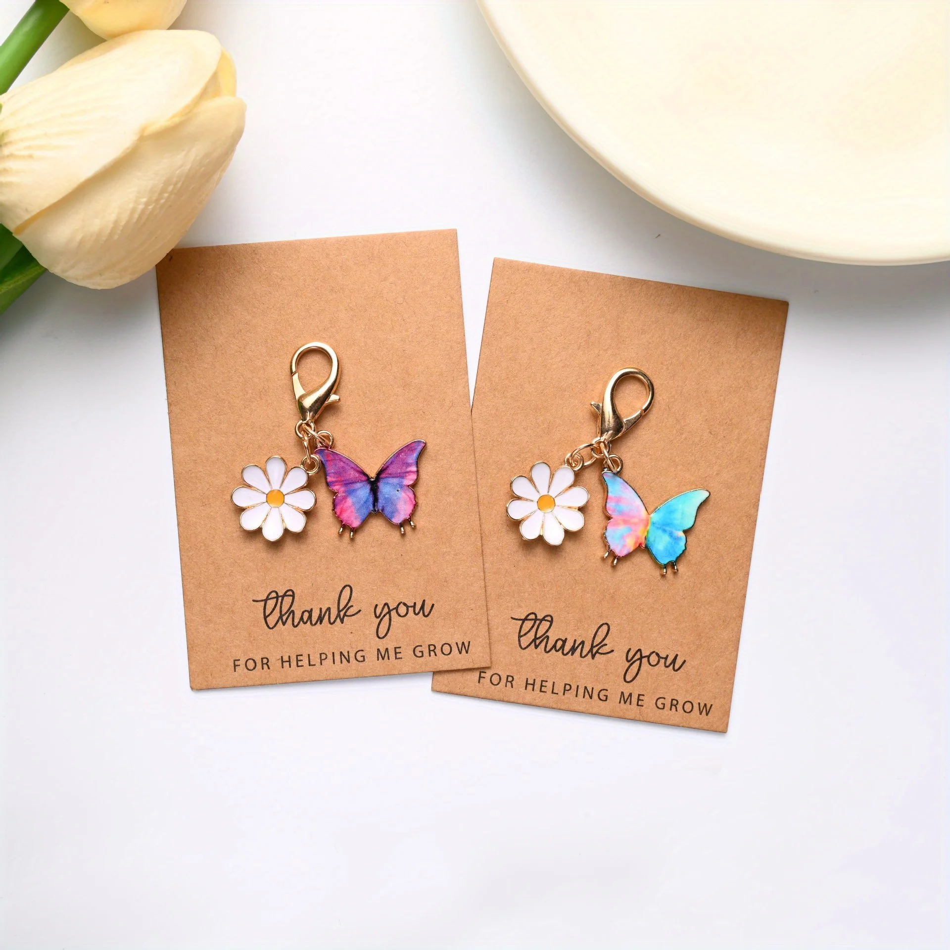 قطعة واحدة من قلادة سلسلة المفاتيح على شكل فراشة ديزي، مناسبة لإعطاء الأصدقاء والآباء