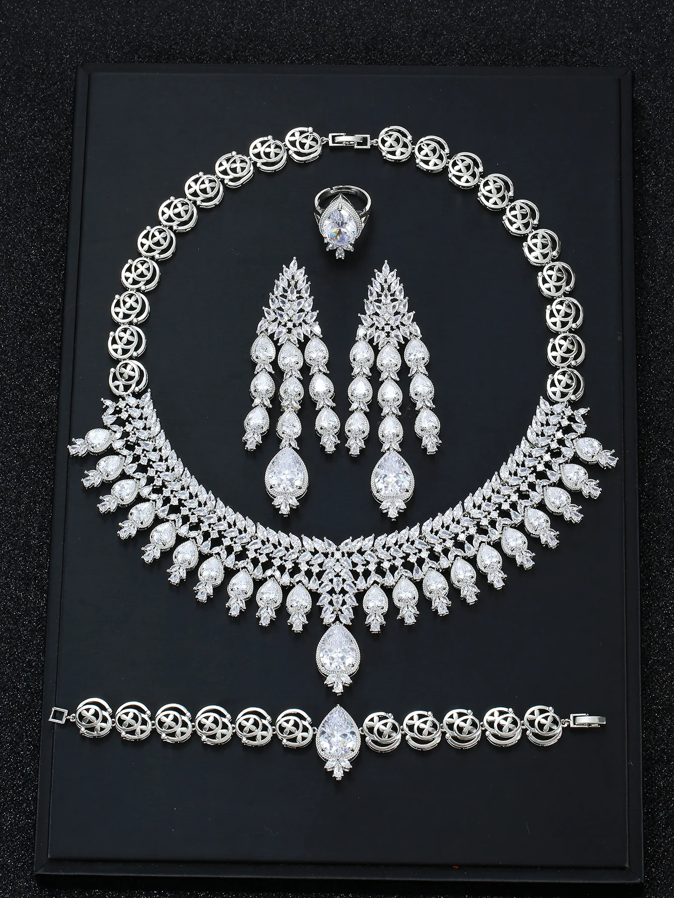 Vintage Zircon Jewelry Set for Women 2026 European And American High-End Light Luxury Earrings And Necklace Combo