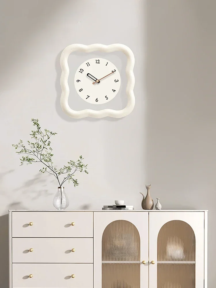 

Cream style small biscuit living room wall clock 2023 new internet celebrity creative clock silent clock wall hanging simple and