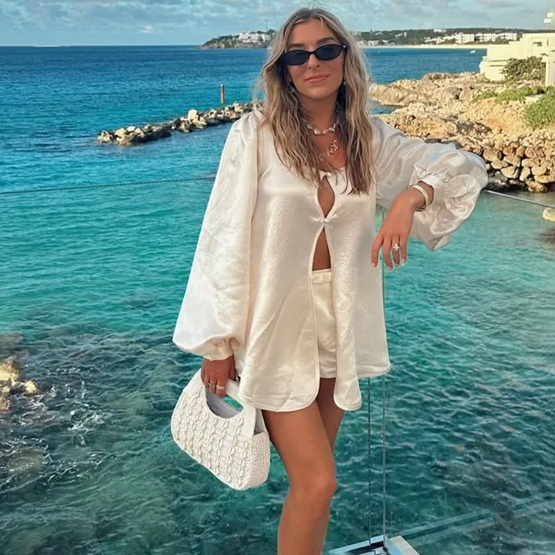 Set Celana Pendek Satin Wanita Ticketsx, Atasan Longgar Berlubang Kancing Modis dengan Celana Pendek Berpita, Set Celana Pendek Kasual untuk Liburan dan Streetwear Wanita