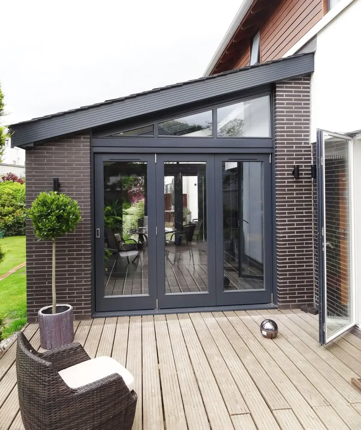 

Двойные двери из закаленного стекла, алюминиевые складные двери для улицы, вертикальные раздвижные складные двери, складные стеклянные двери Bi