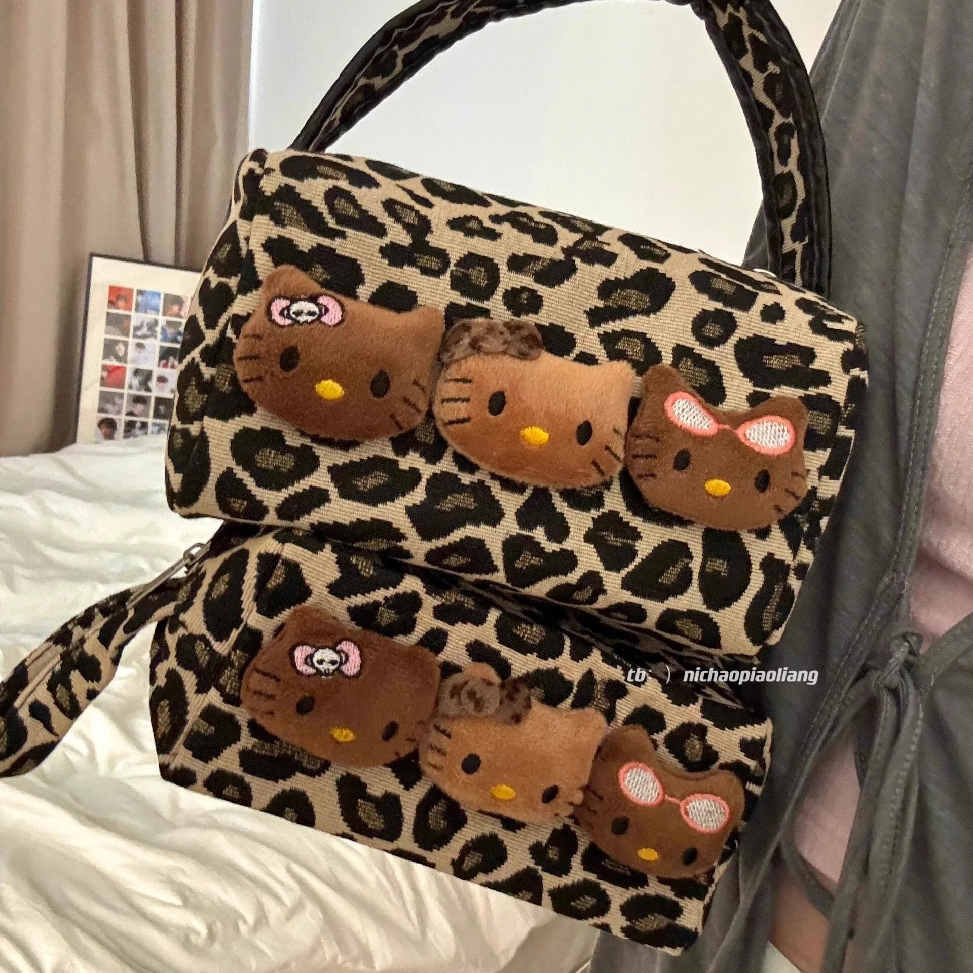 Leopard Print Hello Kitty Plush Handbag Cute Retro Cartoon Anime Fashion Commuter Tote Bag Portable view 5