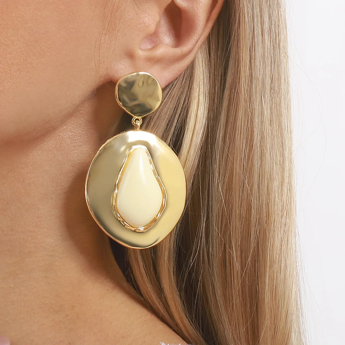 E14395 Fashion Exaggerated Geometric Large Circle Earrings Women's Temperament Street Shooting Face Skinny Earrings Round Earrin