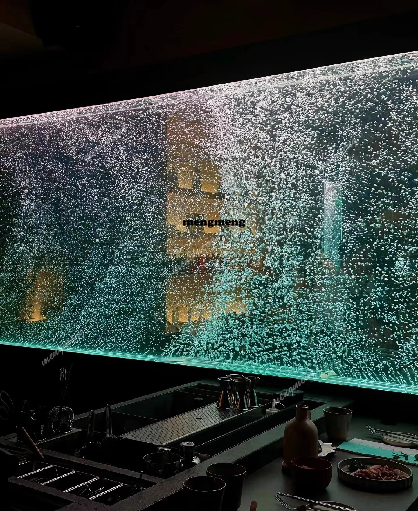 Y136 Bubble Tank & Bubble Wall - Instagram-Worthy Aquarium Partition Screen with Bubble Strips - Ideal for Bars & Restaurants