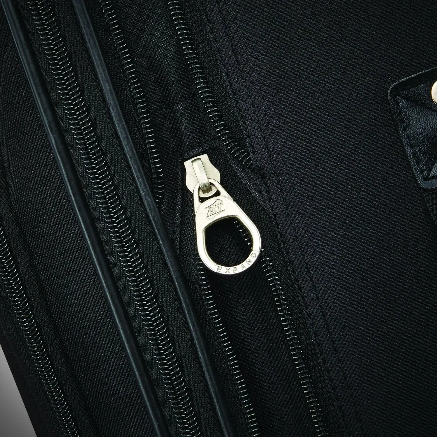 Bagaglio verticale Fieldbrook XLT Softside, nero, set da 4 pezzi (BB/DF/21/25)