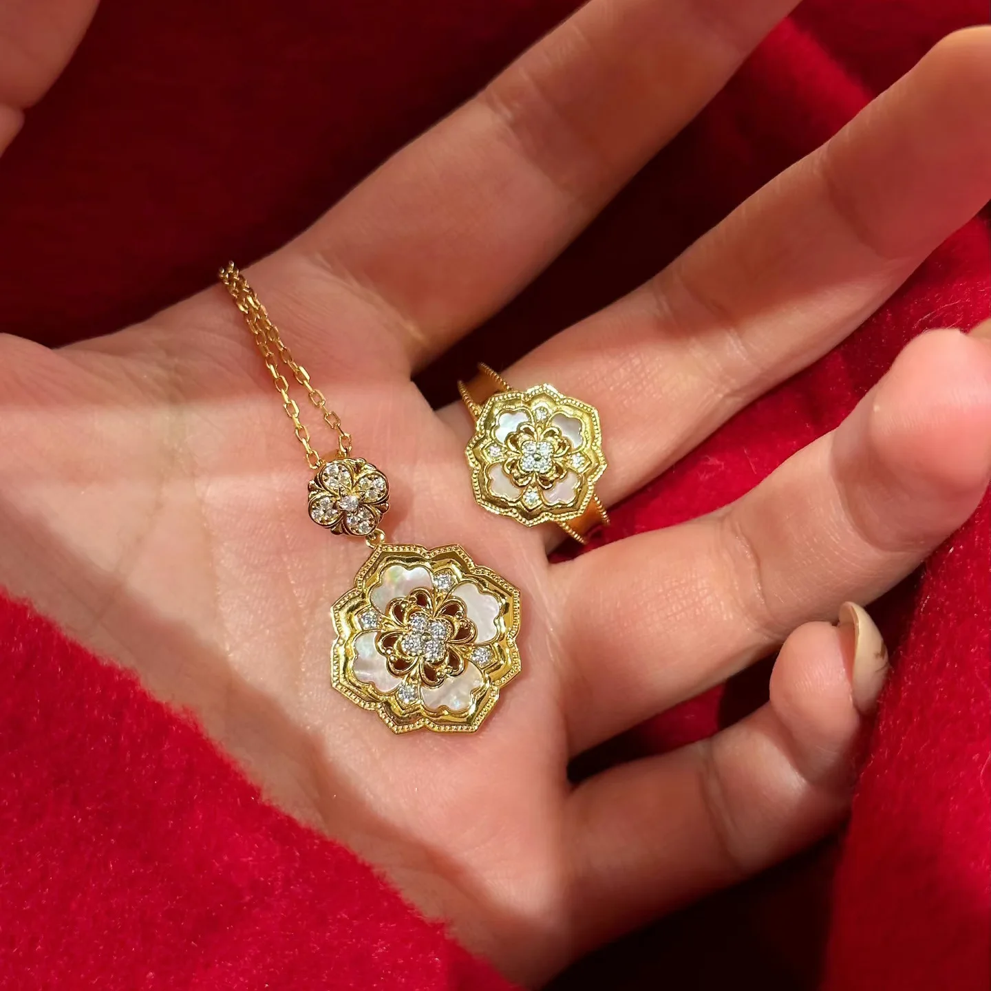 S925 silver stud earrings, necklace set, retro white shell flower pendant, necklace inlaid with natural white fritillary ring