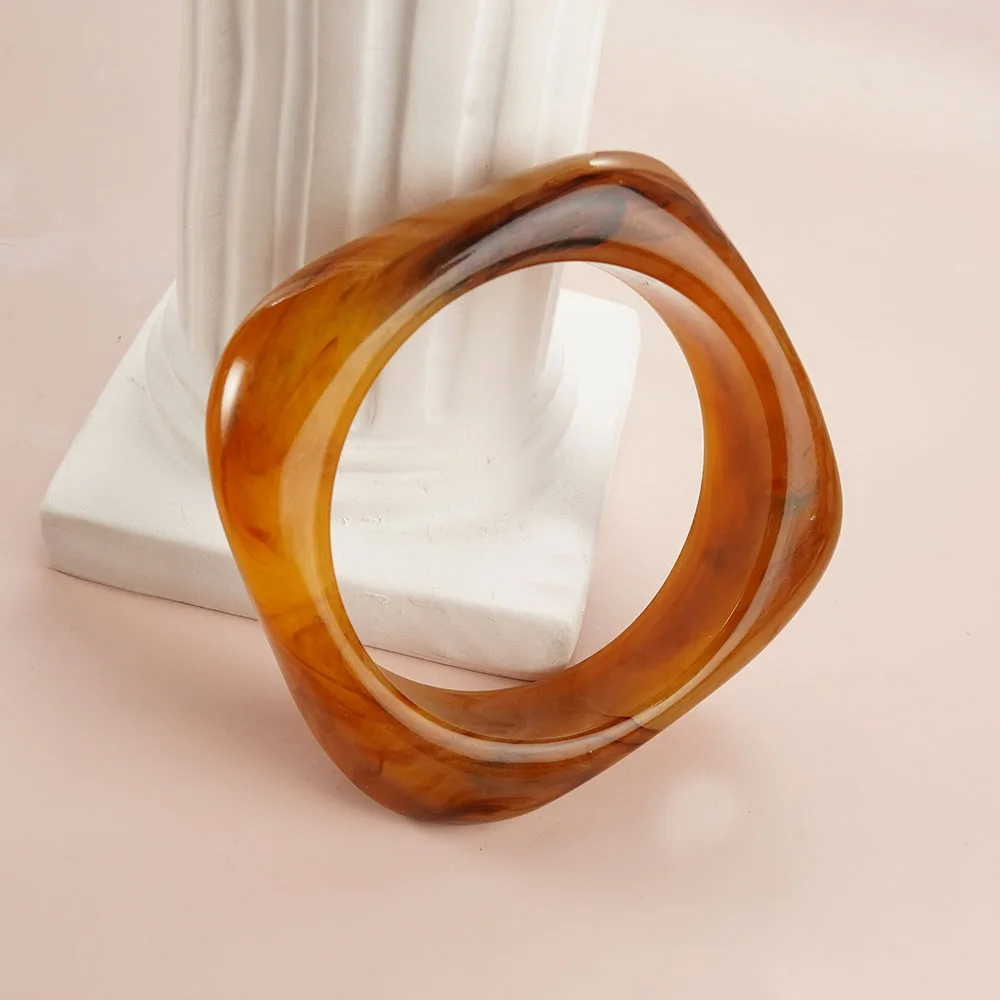 

Bohemian Exaggerated Polygonal Translucent Crude Thick Bangles for Women Retro Design Acrylic Charm Bracelet Ladies Jewelry Gift