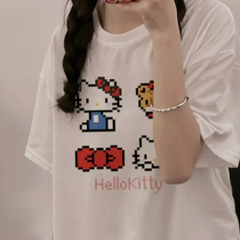 نسخة صيفية جديدة من تي شيرت Hello Kitty النسائي القطني برقبة دائرية النسخة الكورية من نماذج الرسوم المتحركة Hello Kitty ملابس علوية فضفاضة غير رسمية