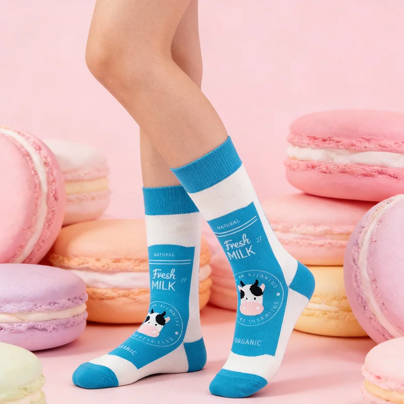 

1 пара женских носков с милым коровьим узором — носки до середины икры на тему свежего молока (бирюзовые и белые)