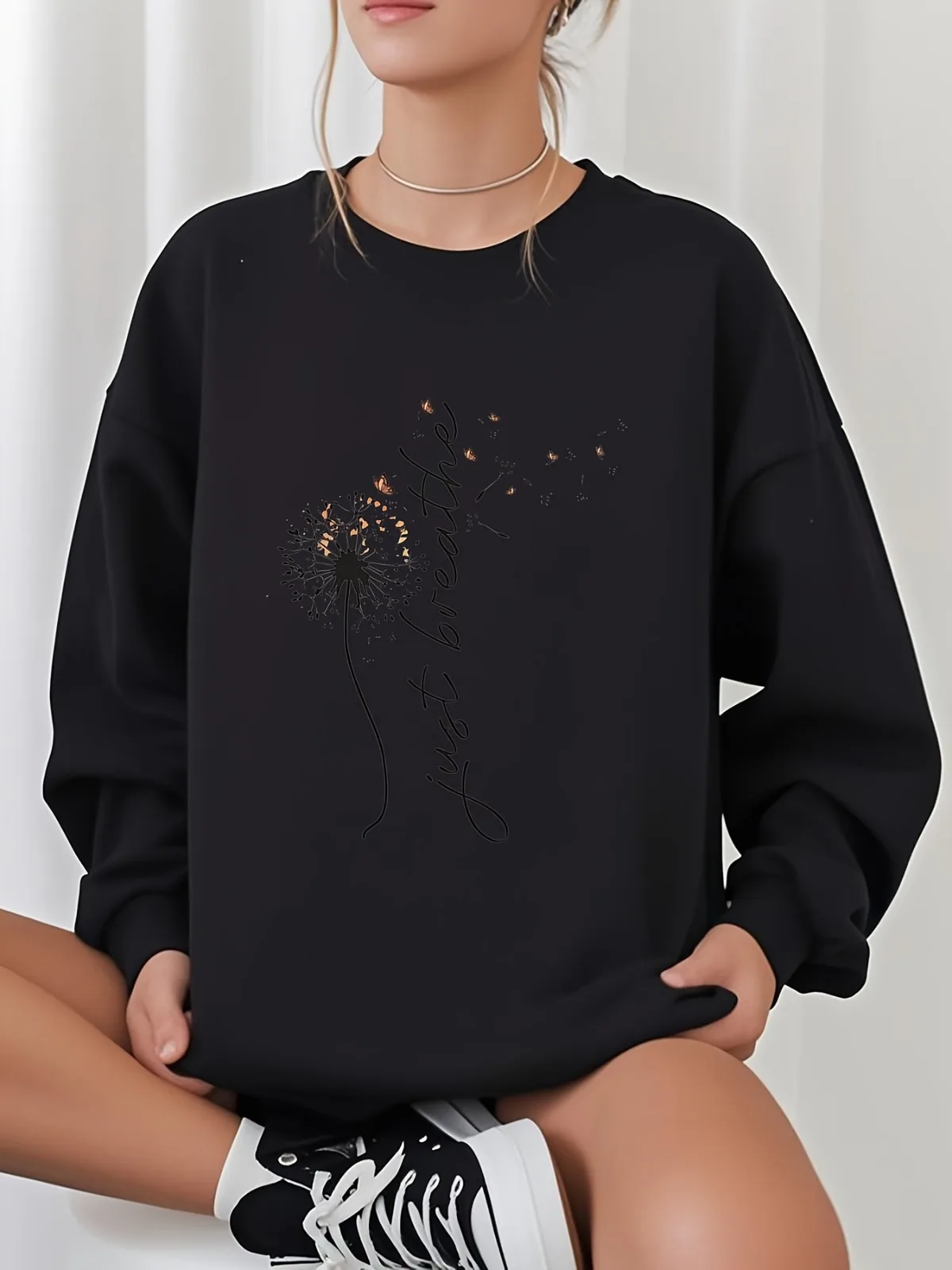 Damska bluza z nadrukiem w stylu casual z napisem "Just Breathe", wygodna bluza z okrągłym dekoltem, idealna na prezenty świąteczne.