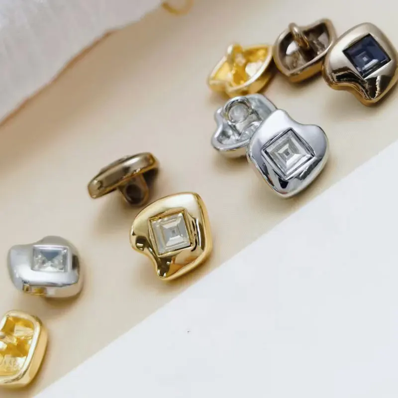 Alien-förmige quadratische Strass-Metallknöpfe, 10 Stück, hochwertige Nähaccessoires für Hemden, Kleidung, DIY-Bekleidungsdekorationen – Detail 1