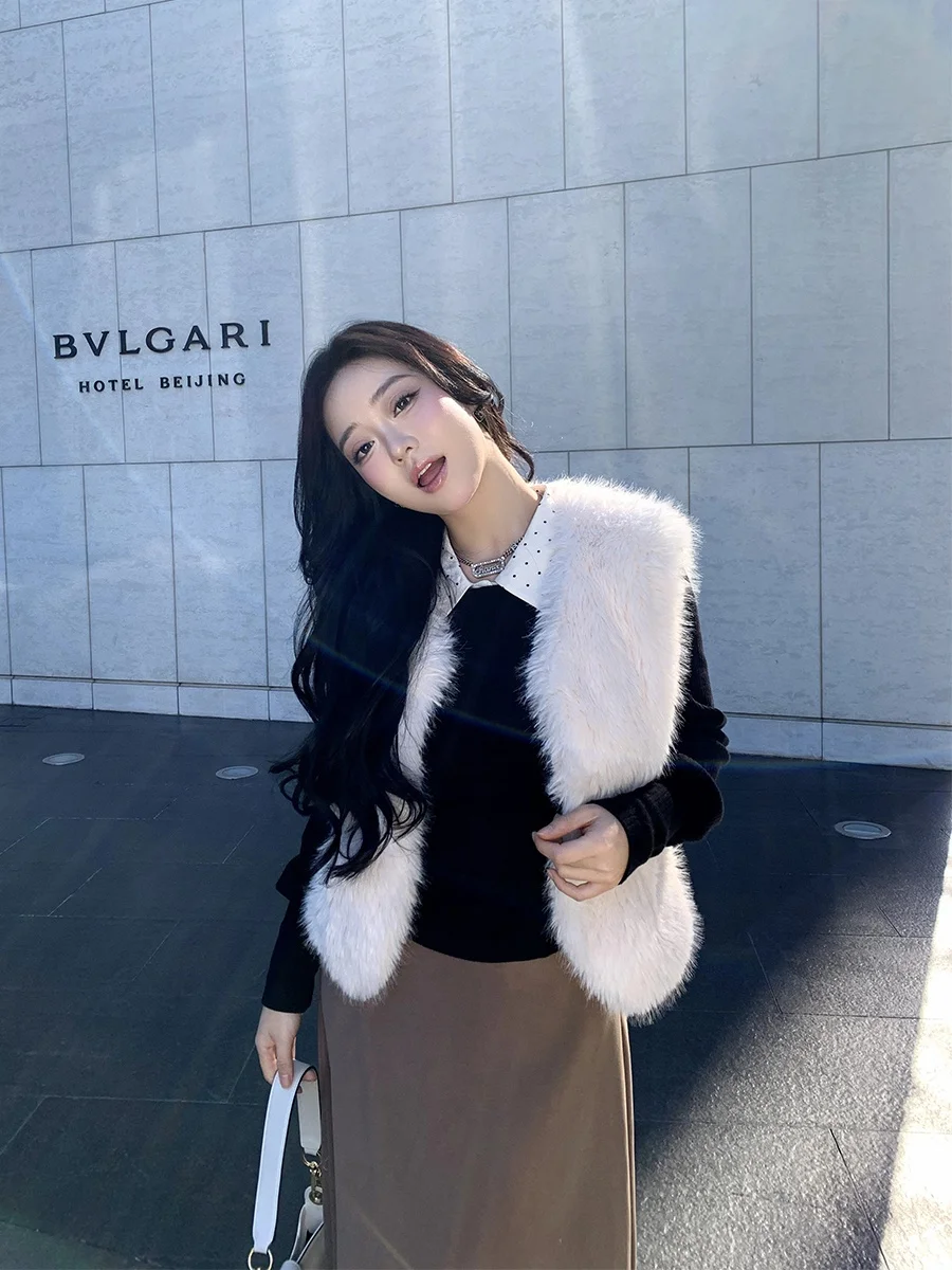 

Eco-Friendly Faux Fur Vest Cherry Snow Velvet Winter Warm V-Ne Loose Straight Cut Faionable Outerwear Polyester Fiber