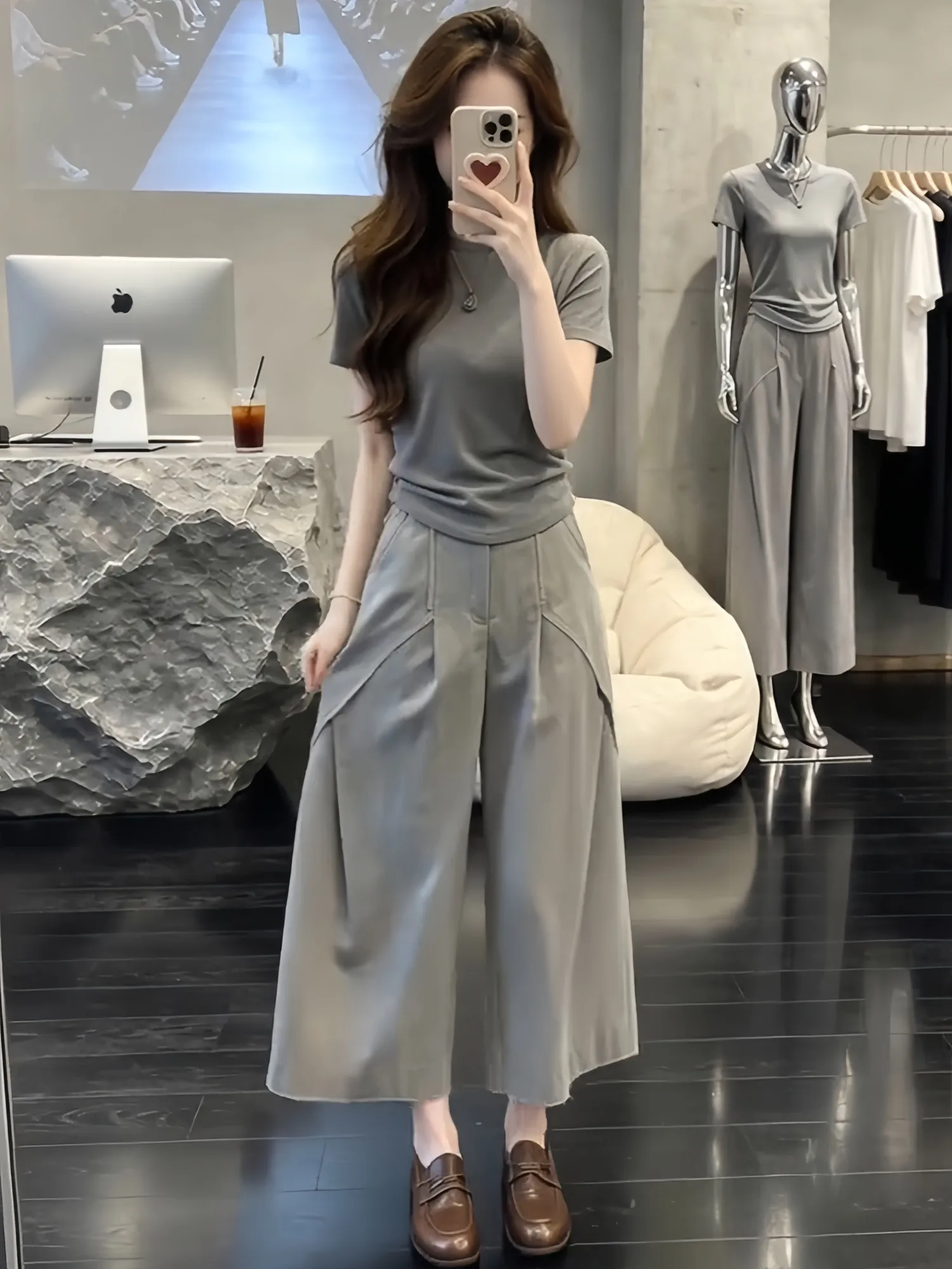 Casual Grey Short Sleeve T-Shirt And Pleated Wide Leg Pants Two Piece Set for Women Summer New Style Slim Fit Fashion Ensemble view 2