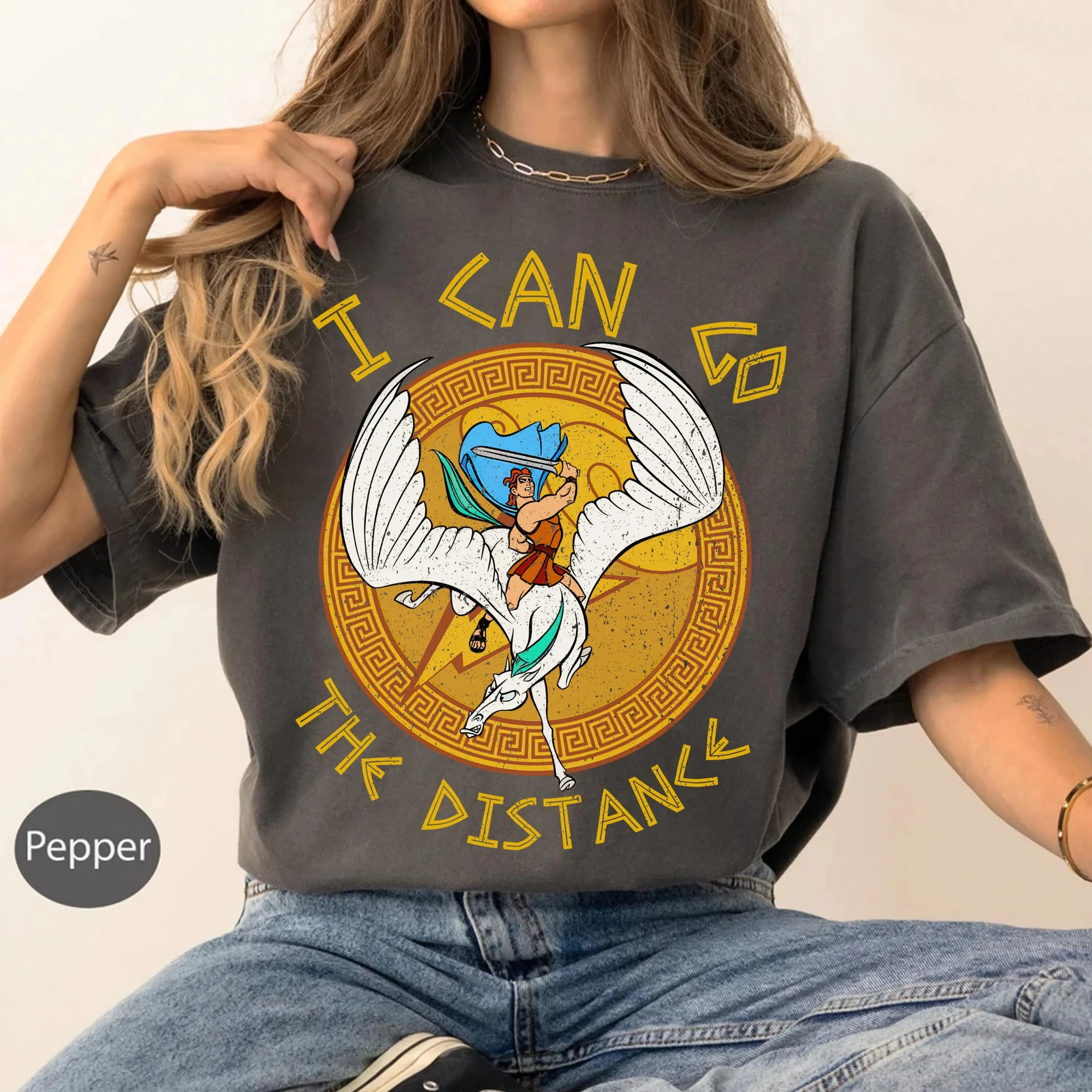 تي شيرت ديزني هرقل "يمكن أذهب المسافة" بميدالية ذهبية، قميص ديزني لاند المتطابق للعائلة هدية عيد ميلاد، قميص هرقل