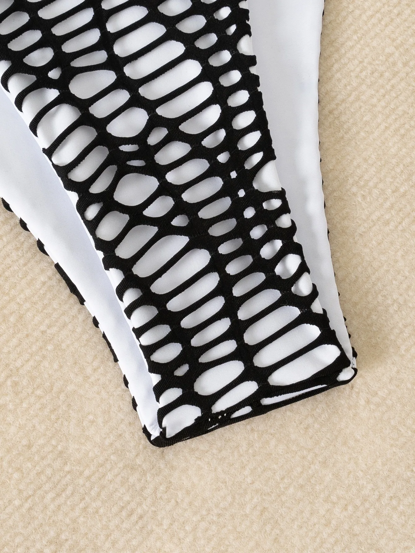 バンドゥビキニ 2025 新作 セクシー ホローアウト 水着 レディース ブラック ホワイト 水着 ビキニセット