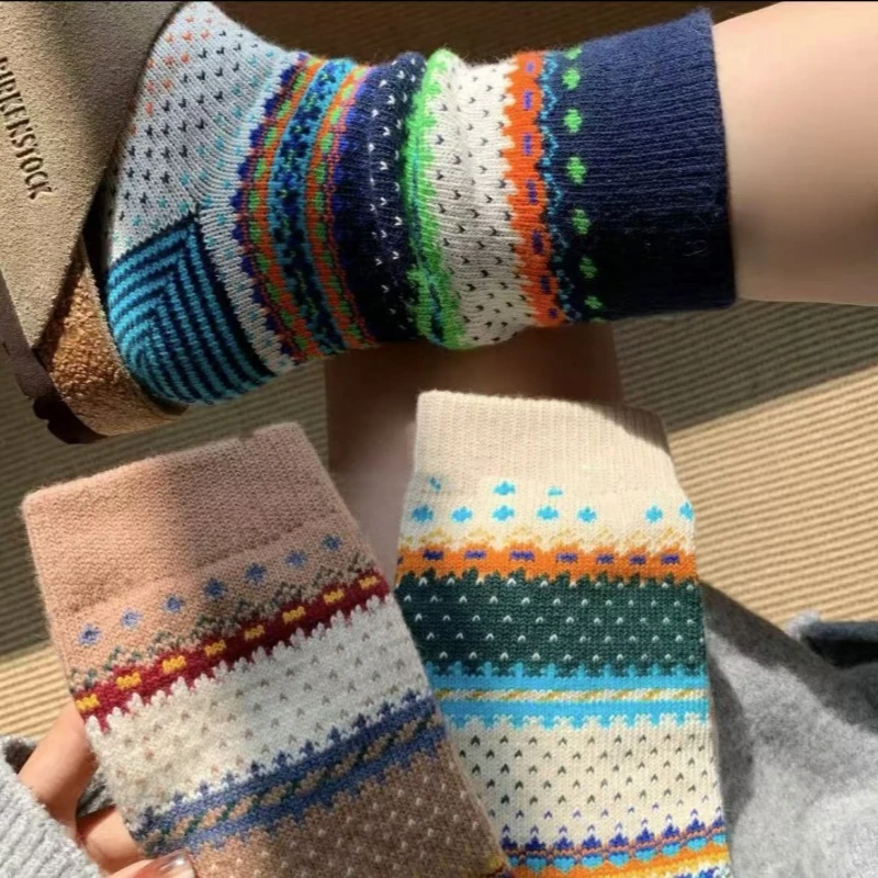 6 Paar Dopaminfarbene Ethno-Stil trendige Street Mid Tube Socken Retro Nische vielseitige lässige bequeme Damensocken 2025