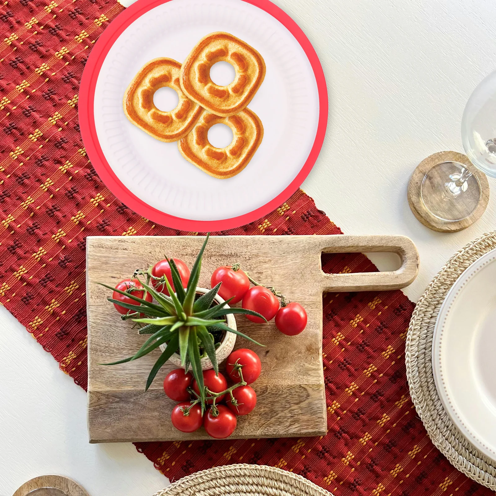 

12 Pcs Plate Holders Reusable 9 Inch Plates Camping Party BBQ Tray Plastic Paper Plate Holders Red PP Portable Dining