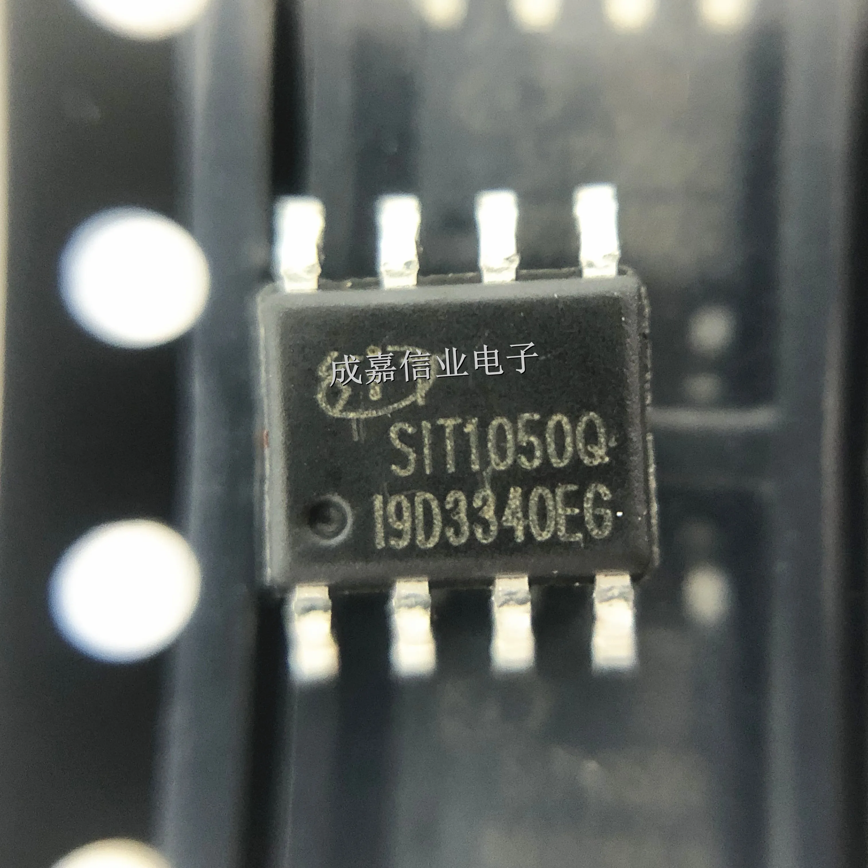 

10 шт./лот SIT1050QT SOP-8 SIT1050Q CAN-трансивер, интерфейсный чип 4.5В~5.5В 70мА