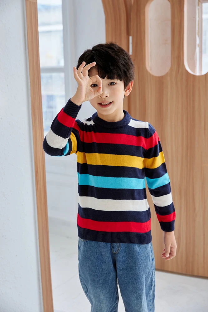 Primavera y otoño nuevo estilo 1-8 años niños y niñas moda a rayas versátil cuello redondo suéter de punto