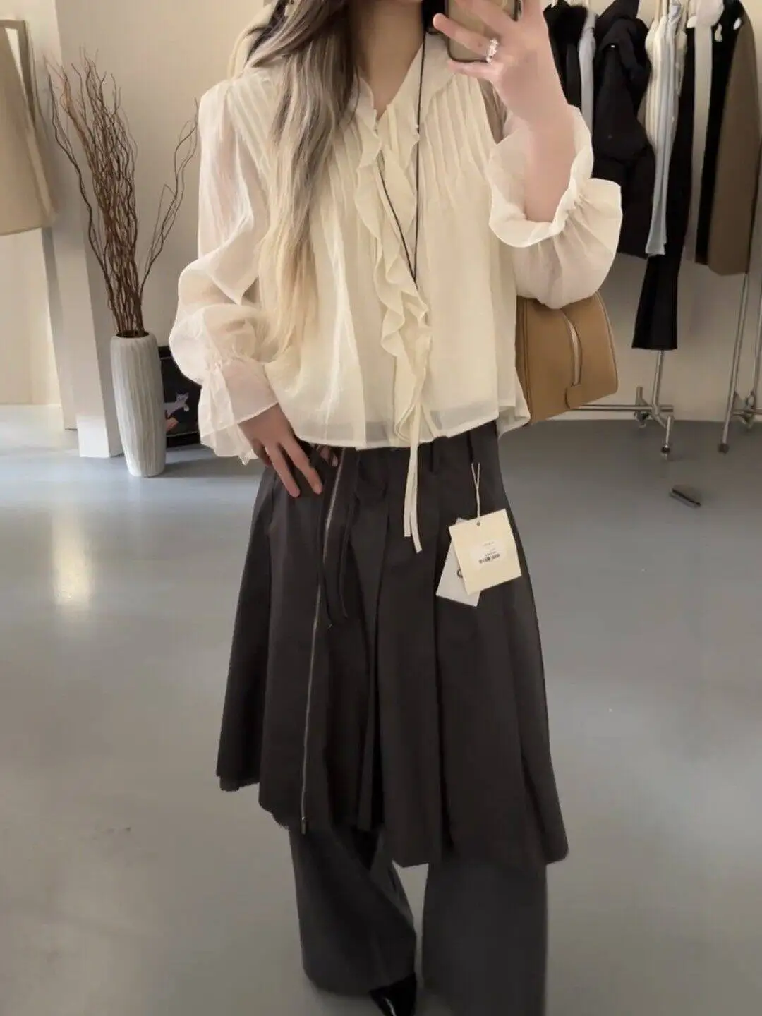 

Romantic White V-neck Taffeta Blouse Women's Spring Fashion New Heavy Embellished Pleated Nine-point Sleeve Shirt