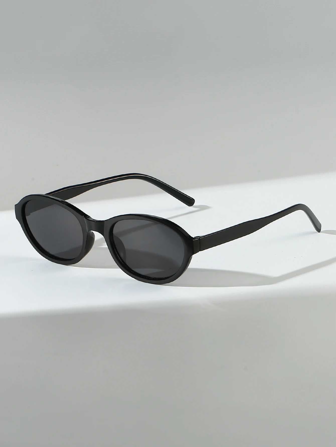 1Pc High-End Small Frame Oval Sunglasses for Men and Women, Retro Style, Uv Protection, Sunshade, Enhances Elegance