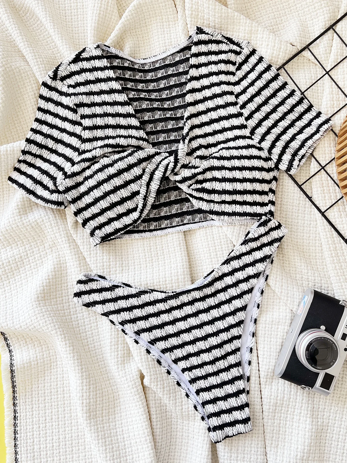 

Sexy White Black Striped Cross Bikinis Sets Two Pieces Short Sleeve Crop Top Swimsuit Beachwear Bathing Suit Swimwear Biquini