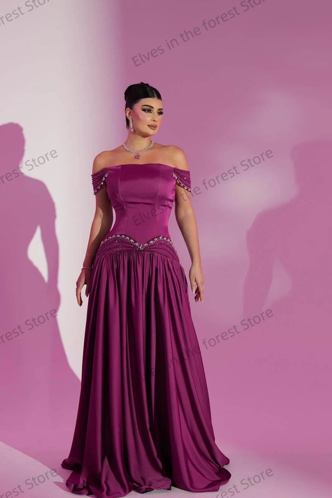 Eleganckie fioletowe suknie wieczorowe z odkrytymi ramionami, satynowe Vestido de Noche, szyte na miarę, zdobione koralikami, długość do podłogi, suknie na bal maturalny.