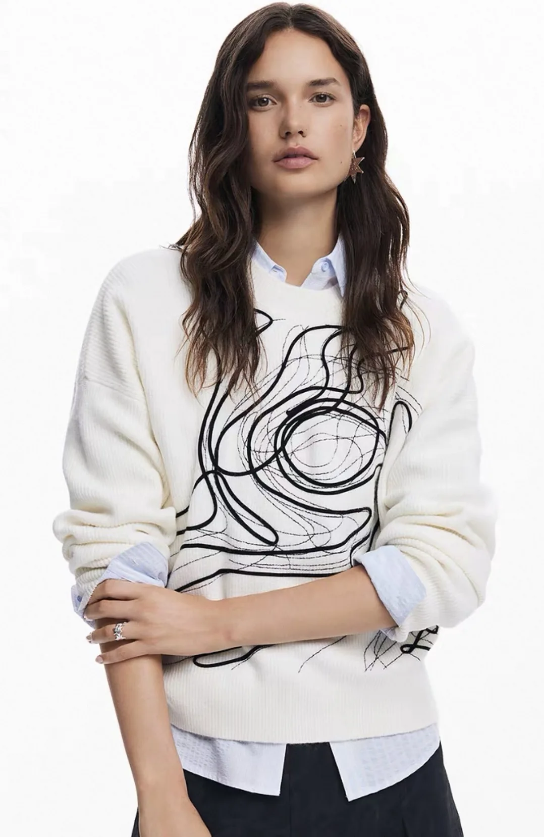 

Европейский и американский оригинальный испанский легкий роскошный женский вязаный свитер с контрастным топ с круглым вырезом в стиле граффити