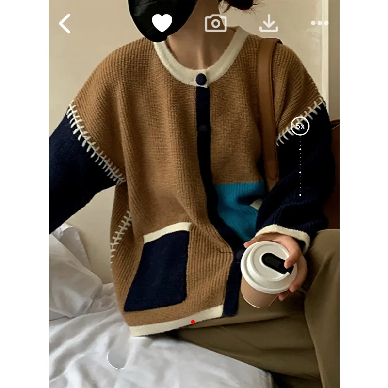 

Цветной дизайн, трикотаж, бейсбольный тюре, открытый кардиган, текстурированный узор, контрастный цвет, маленькая сумка на пуговицах, осенняя мода