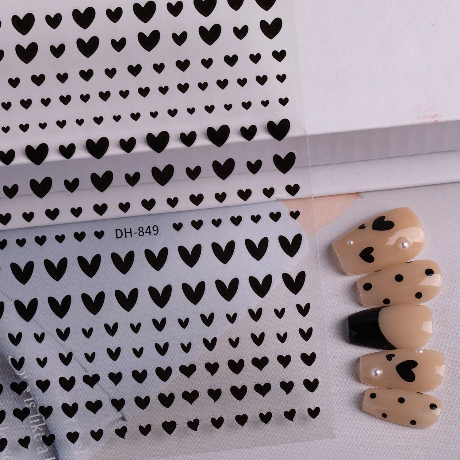 1 Set Flat Tiny Heart Nail Stickers Self-Adhesive Mixed Sizes Hearts Versatile DIY Manicure Nail Decor Ornaments